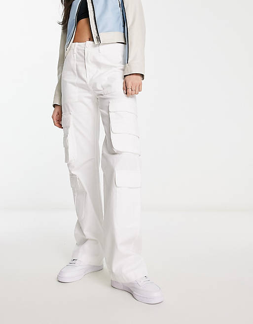 Белые брюки карго с несколькими карманами Pull&Bear