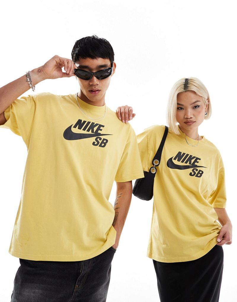 

Желтая футболка с центральным логотипом унисекс Nike