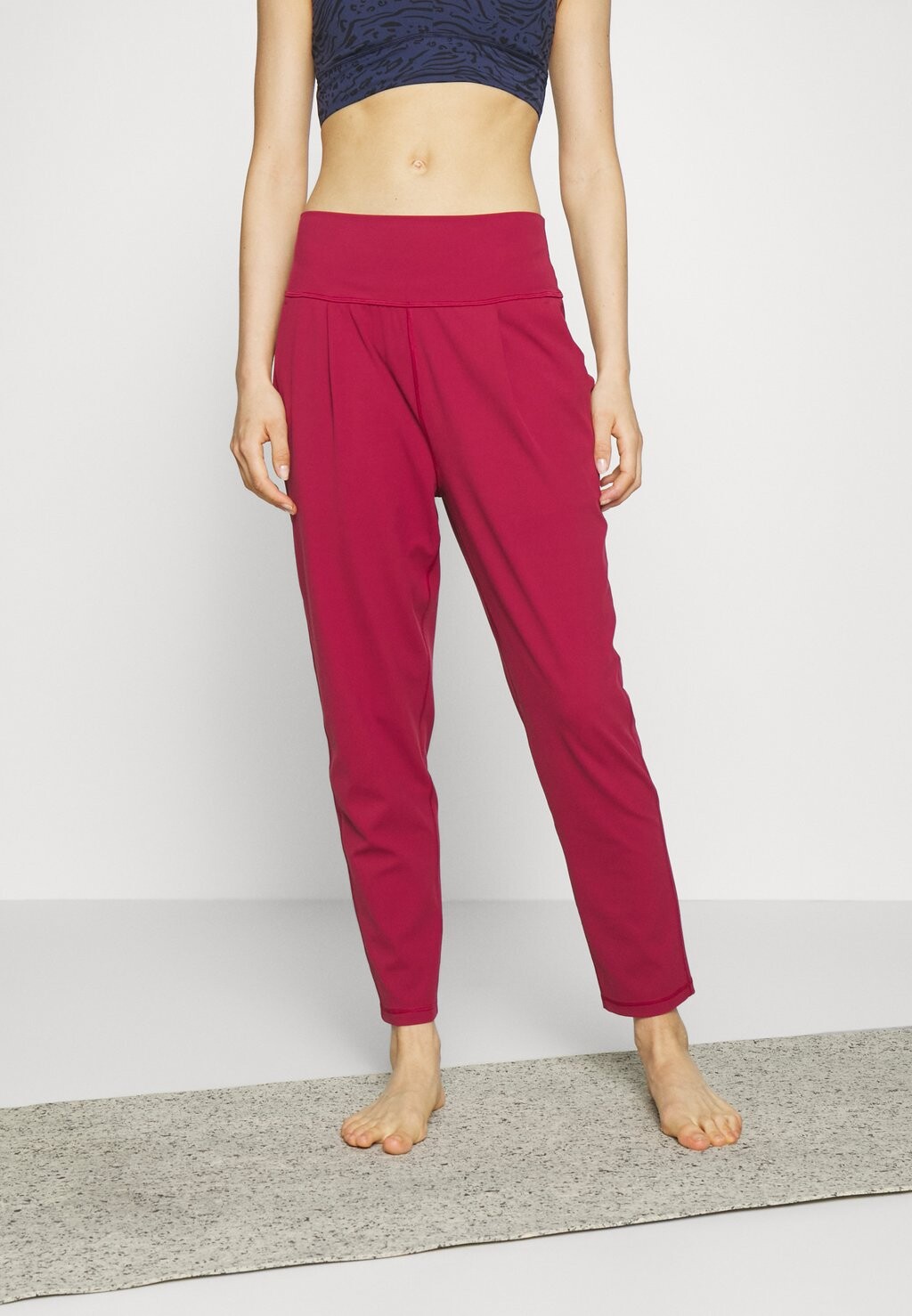

Спортивные брюки Athleta, Красный