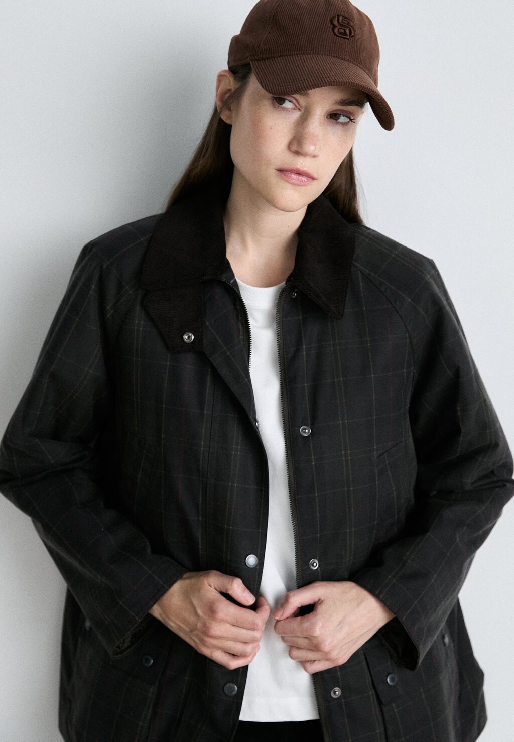 

Короткое пальто CROPPED BEADNELL Barbour, черный