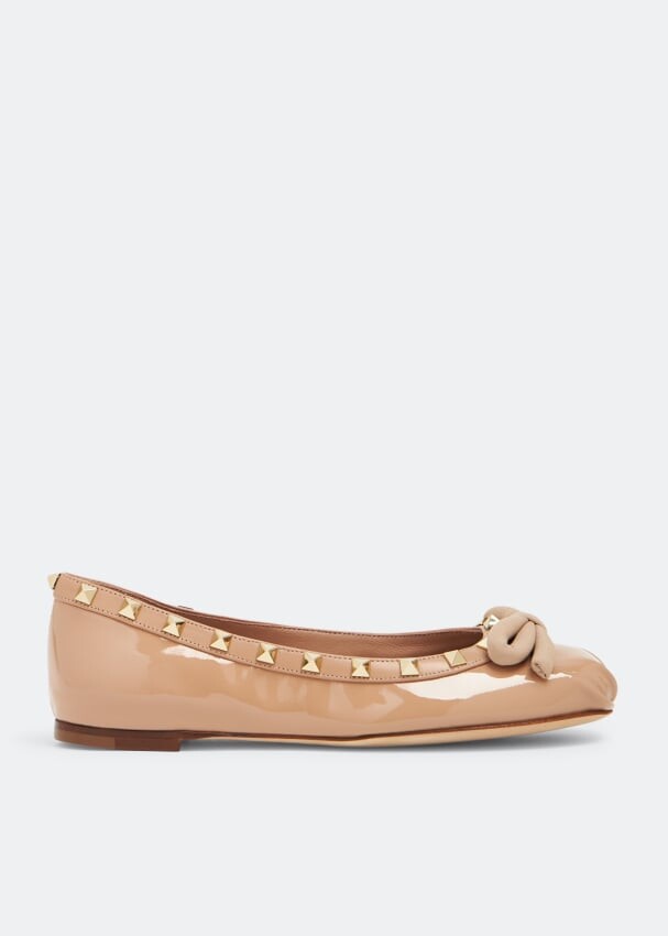 

Балетки Valentino Garavani Rockstud Patent Leather Ballerinas, бежевый