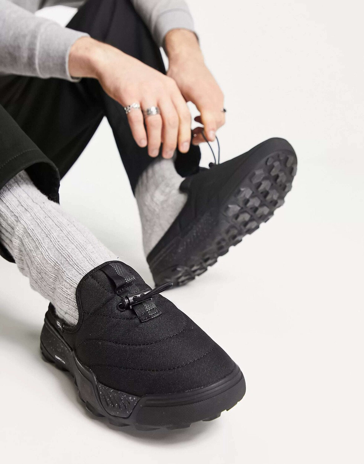 

Черные стеганые кроссовки без шнуровки Vans Coast Mules