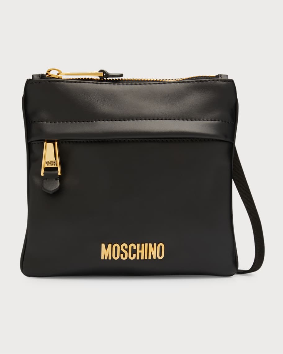 

Мужская кожаная сумка через плечо с металлическим логотипом Moschino