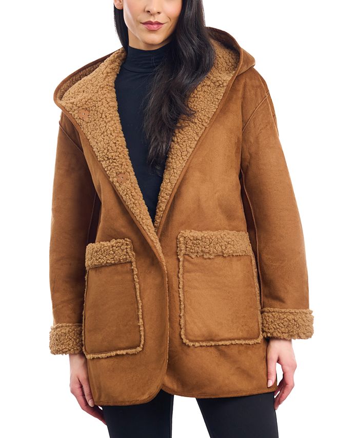 цена Женское пальто из искусственной дубленки с капюшоном Lucky Brand, коричневый