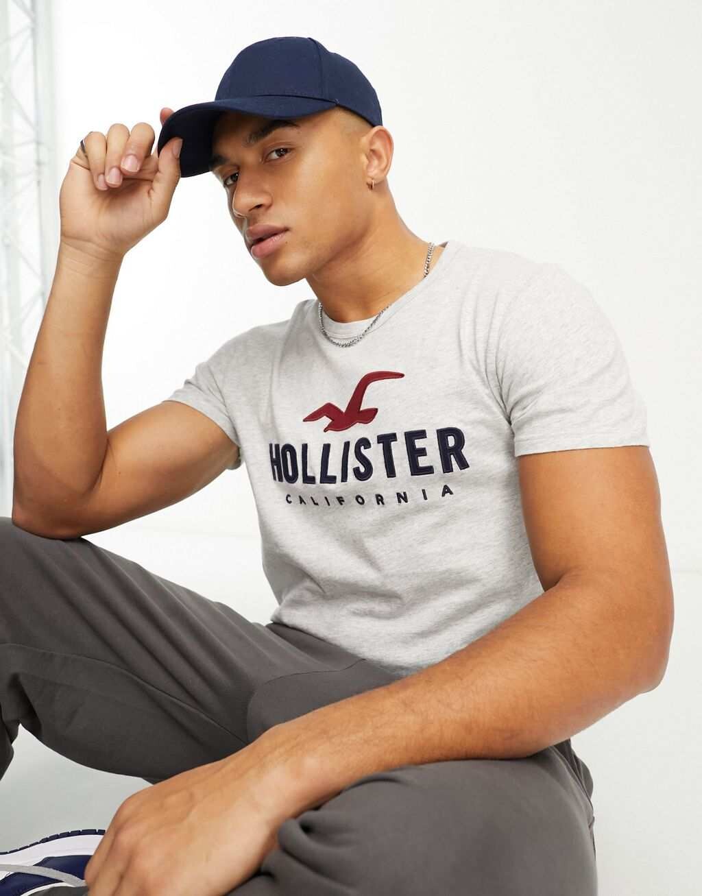 

Серая меланжевая футболка с логотипом Hollister tech, Серый
