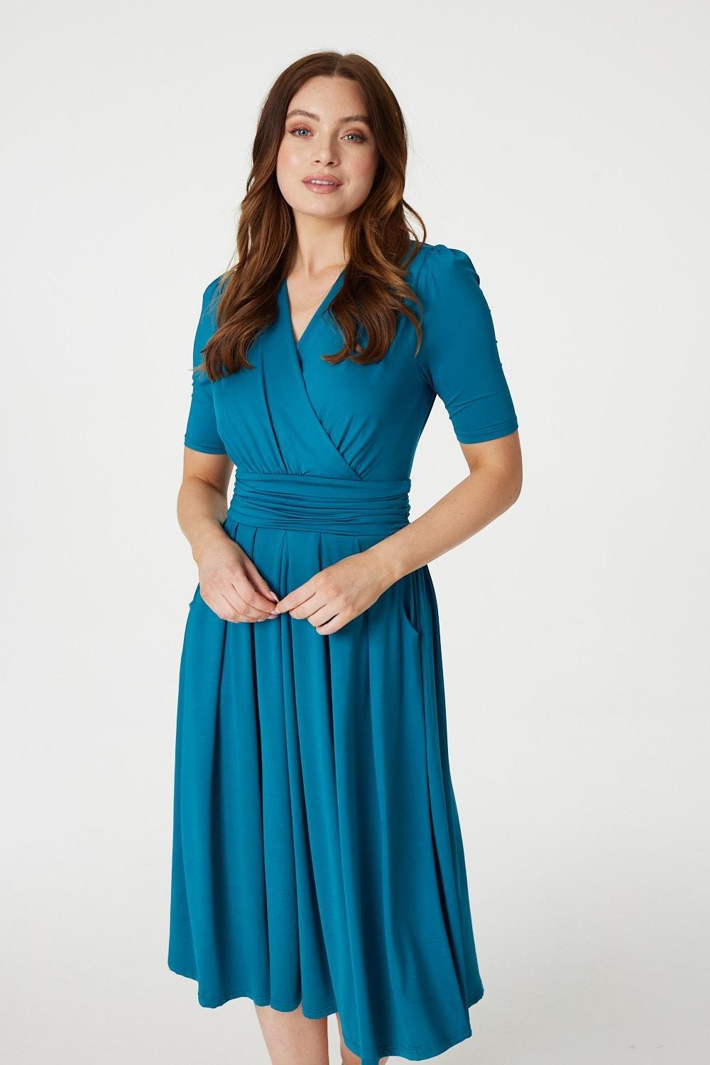 Трикотажное платье с запахом и присборенной талией Izabel London, синий