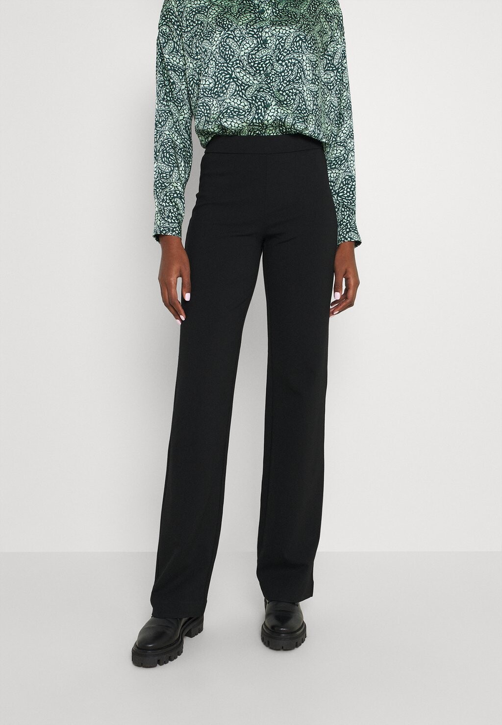 

Брюки Vero Moda, черный