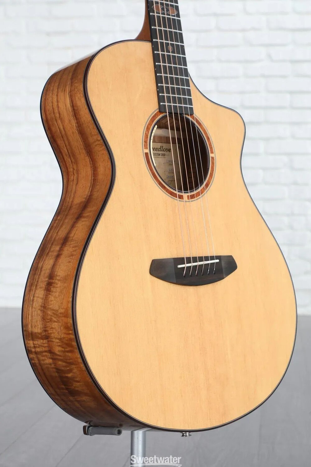 

Акустико-электрическая гитара Breedlove "Tonewood Showcase" Concert CE Koa - Natural, Sweetwater Exclusive