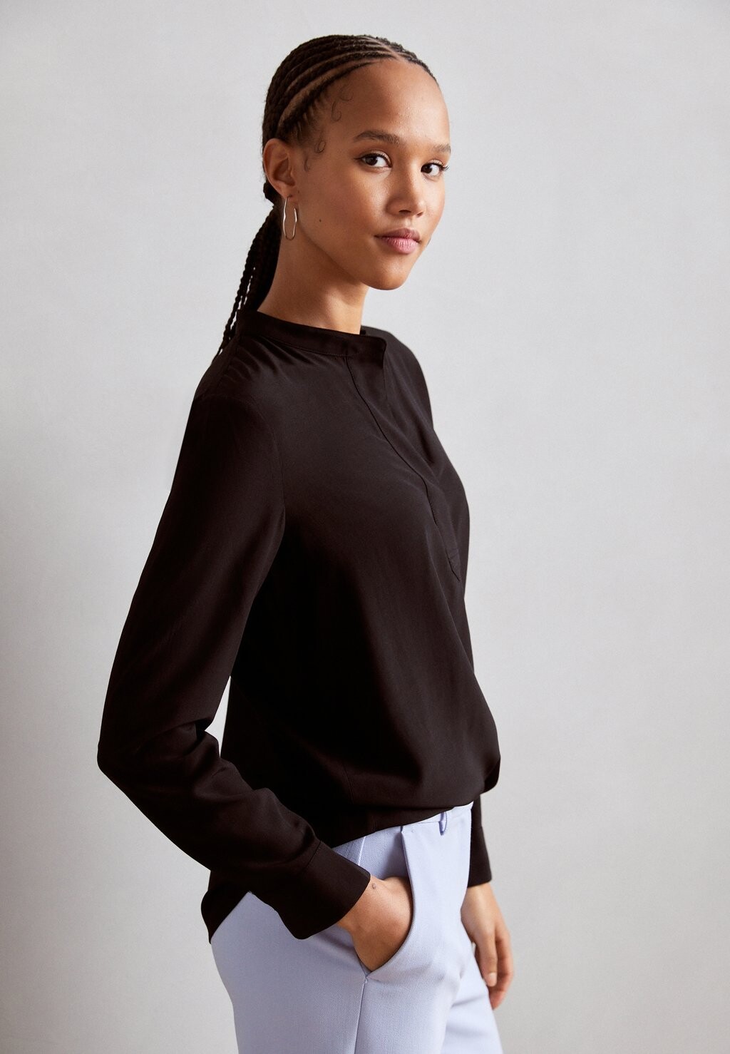 

Блузка Esprit, цвет black