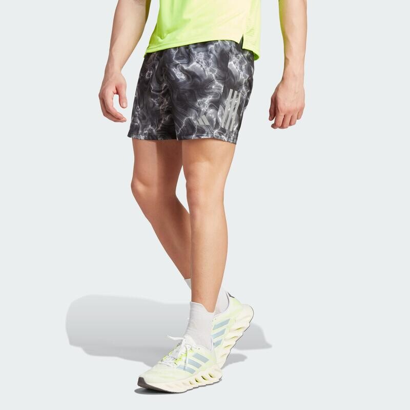 

Приобретите шорты Run со сплошным принтом ADIDAS, цвет schwarz