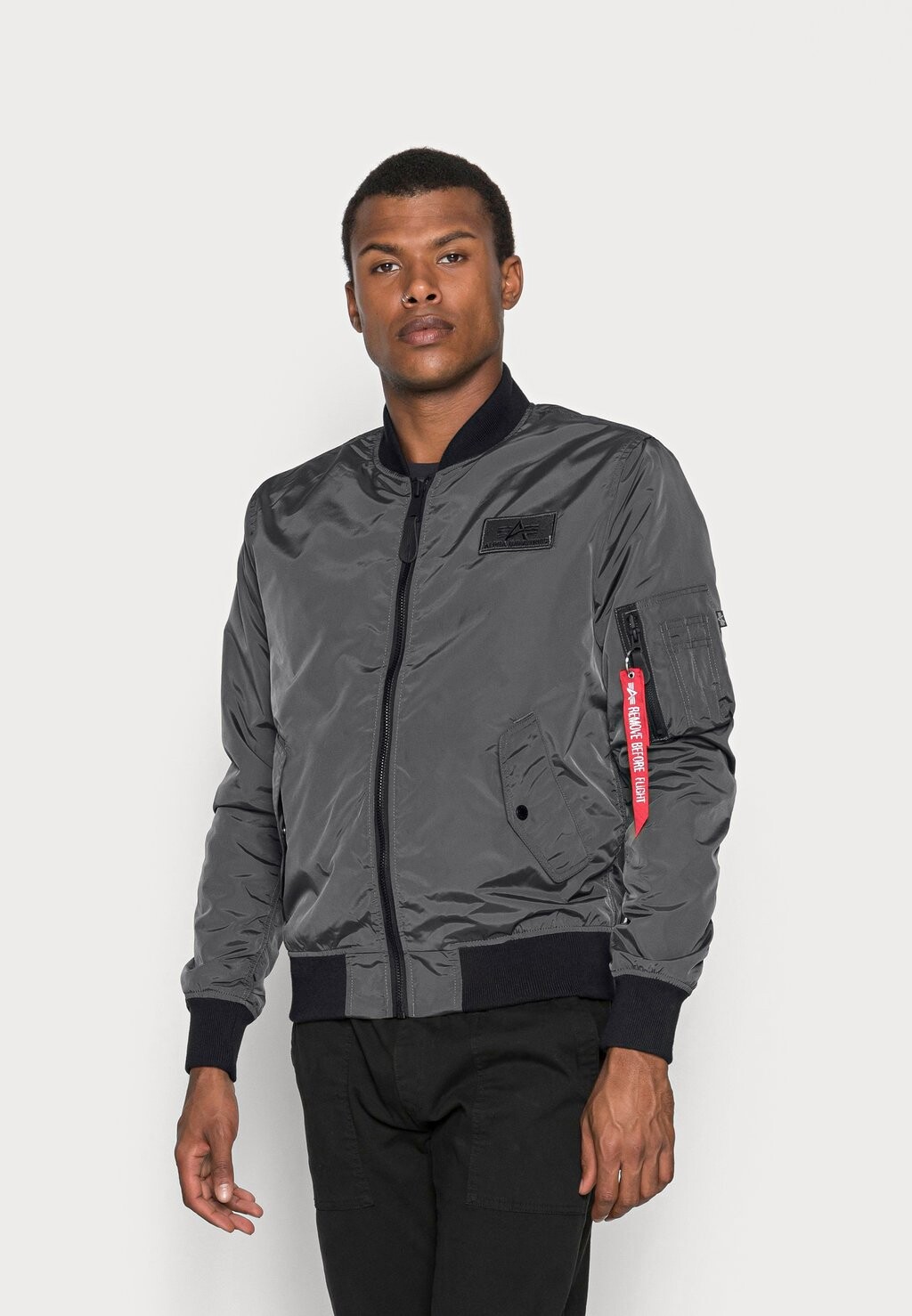 

Ветровка Alpha Industries MA-1, цвет grey/black