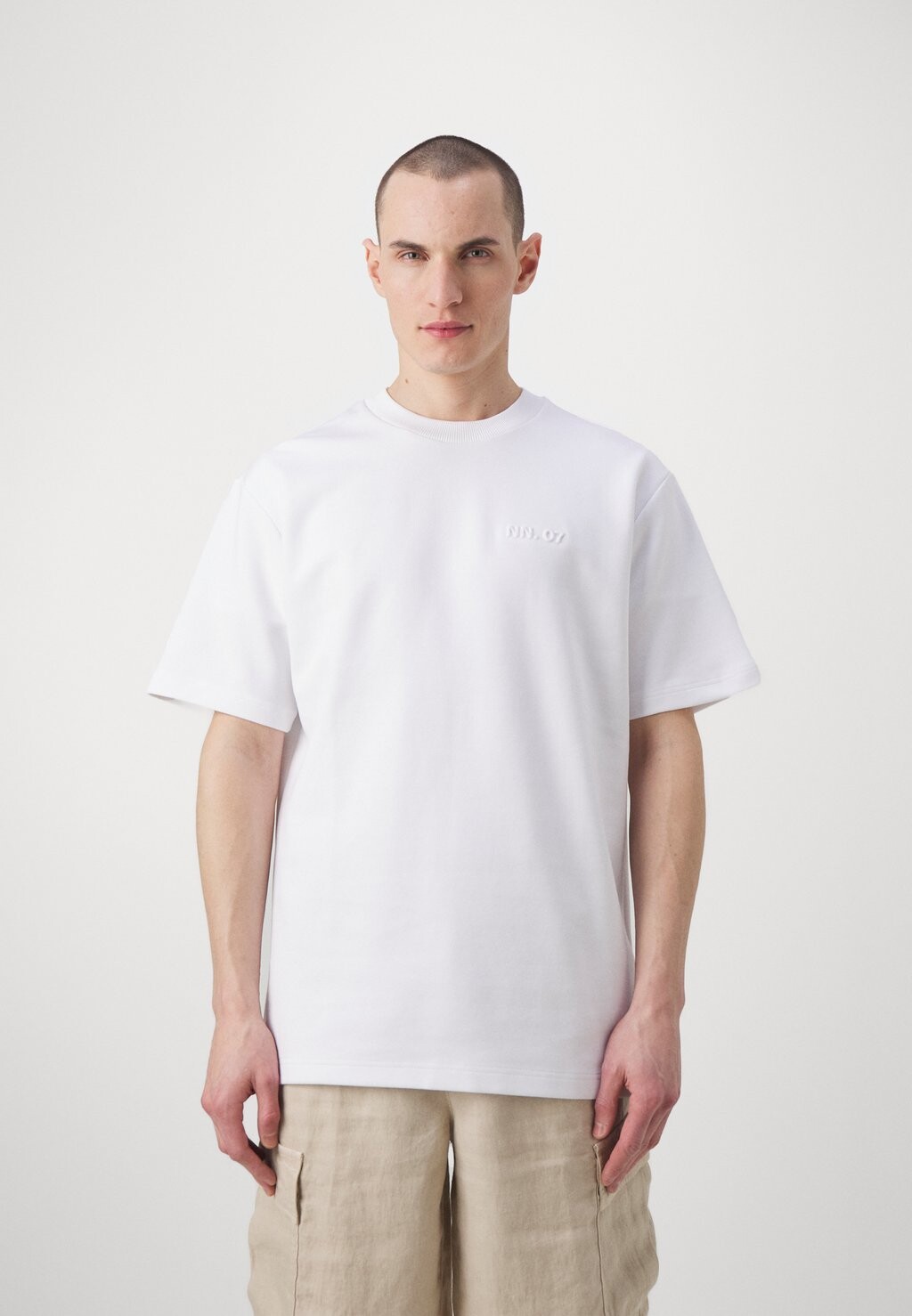 

Базовая футболка NAT LOGO TEE NN.07, цвет white