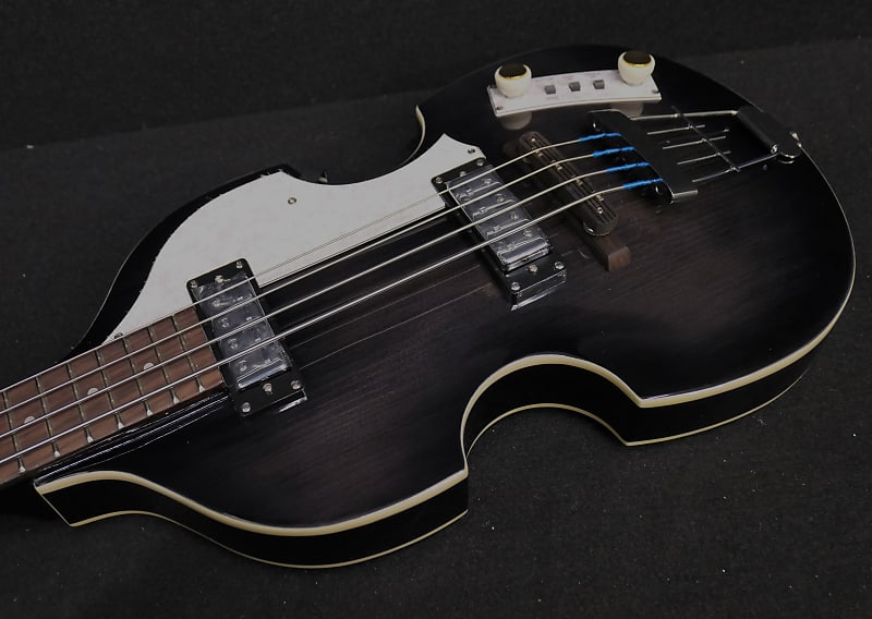 цена Басс гитара Hofner IGNITION PRO Beatle Bass HI-BB-PE-TBK comes with Flat Wounds & 500/1 Tea Cup Knobs in Transparent Black & Case
