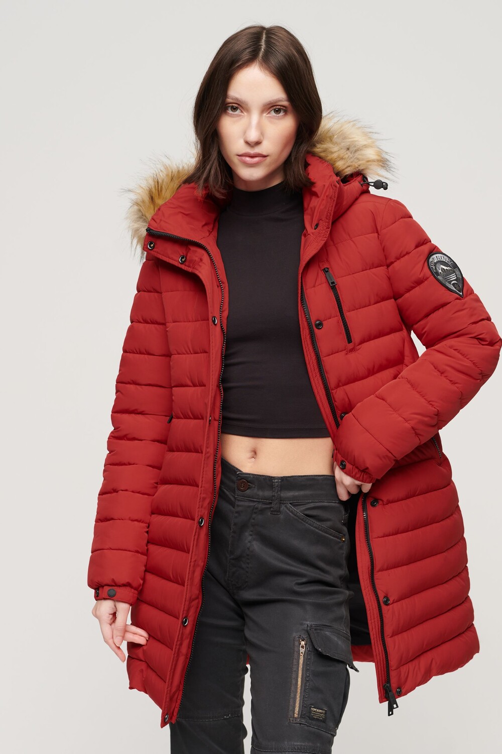 

Пуховик Fuji средней длины с капюшоном Superdry, красный