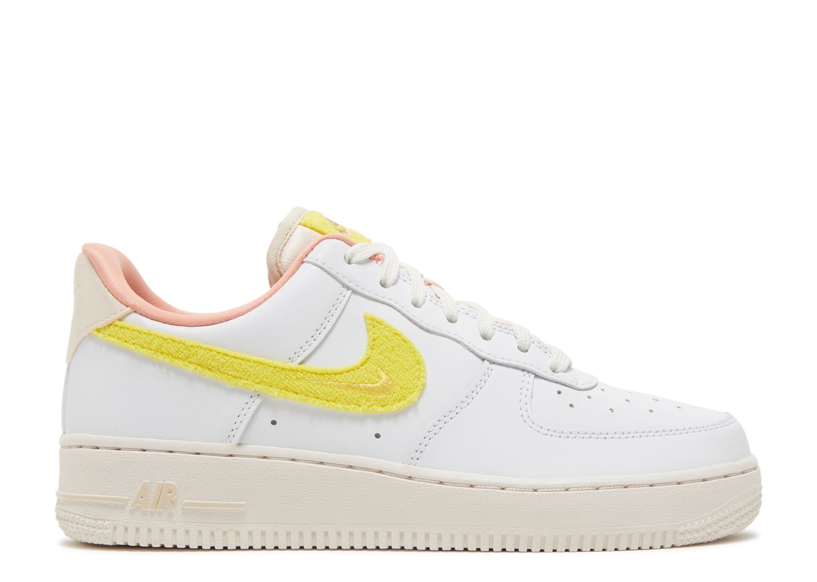 

Кроссовки Nike Wmns Air Force 1 '07 Lx 'Mama', белый