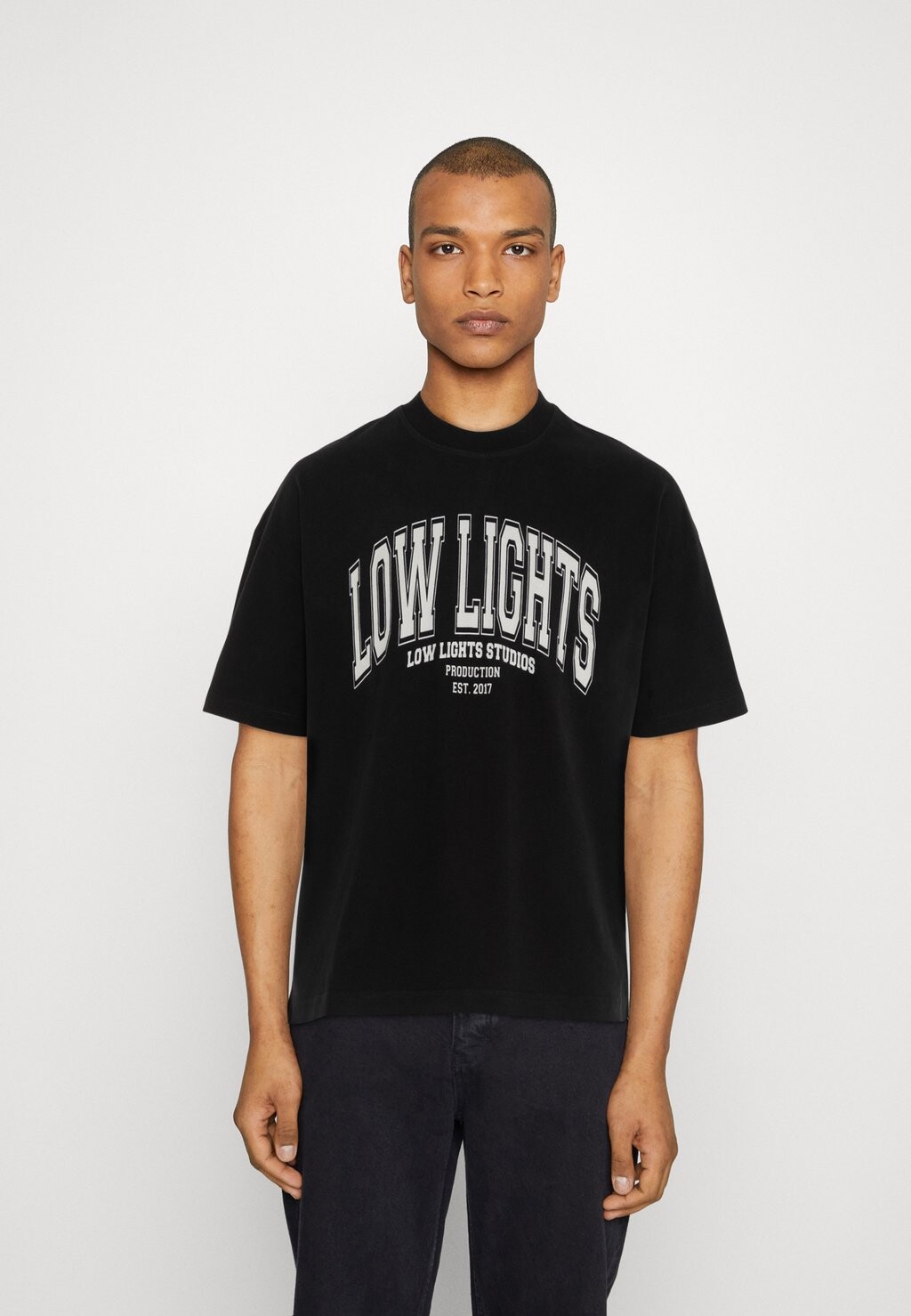

Футболка с принтом LOW LIGHTS STUDIOS, черный