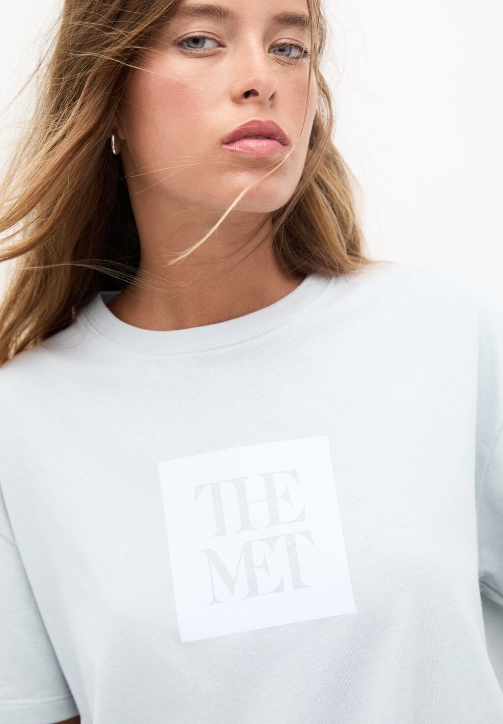 

Футболка с принтом THE MET PULL&BEAR, серый