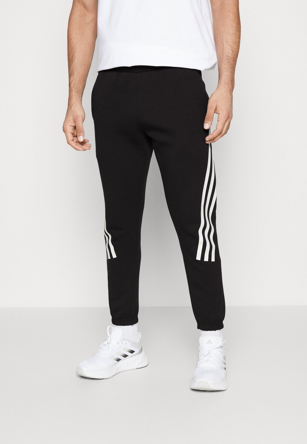 

Спортивные брюки Adidas