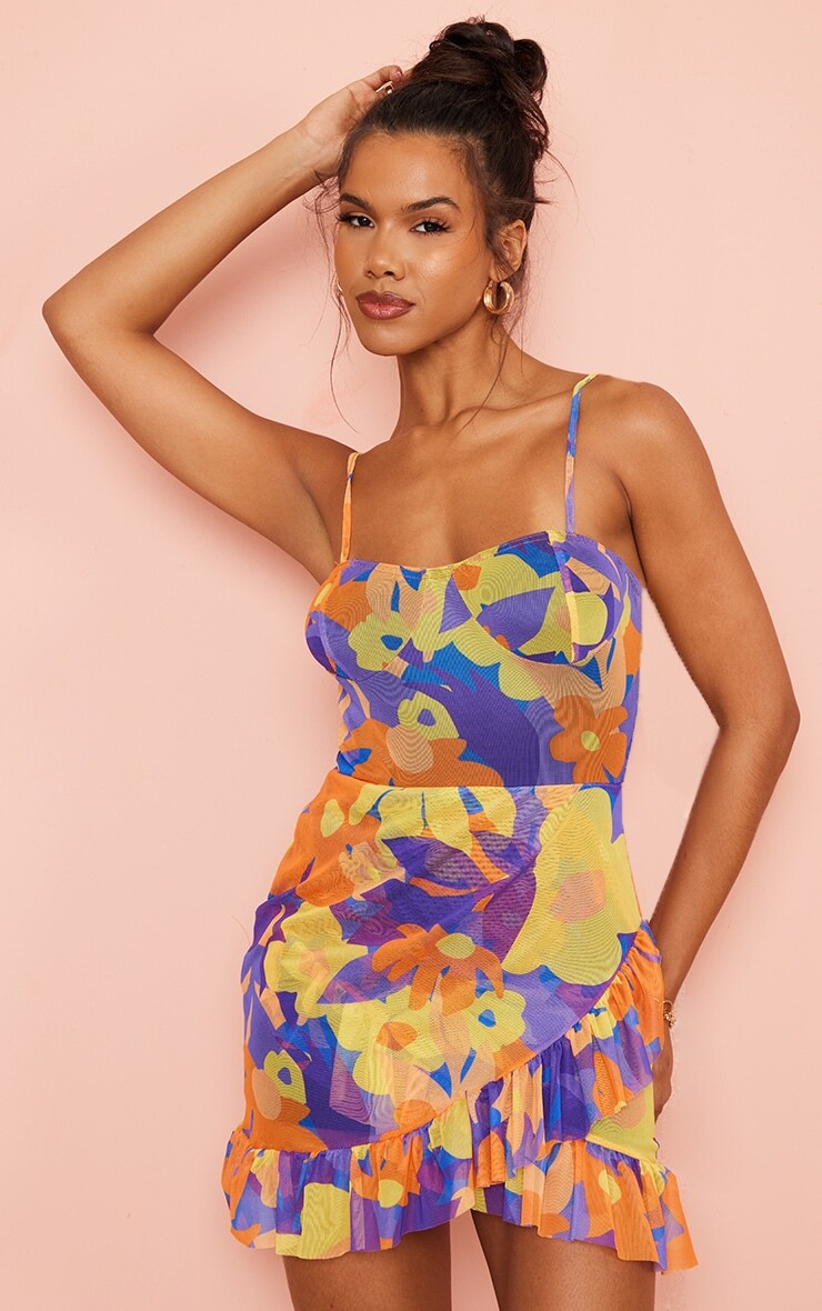 

PrettyLittleThing Свободное платье с бретелями и разноцветными оборками на подоле