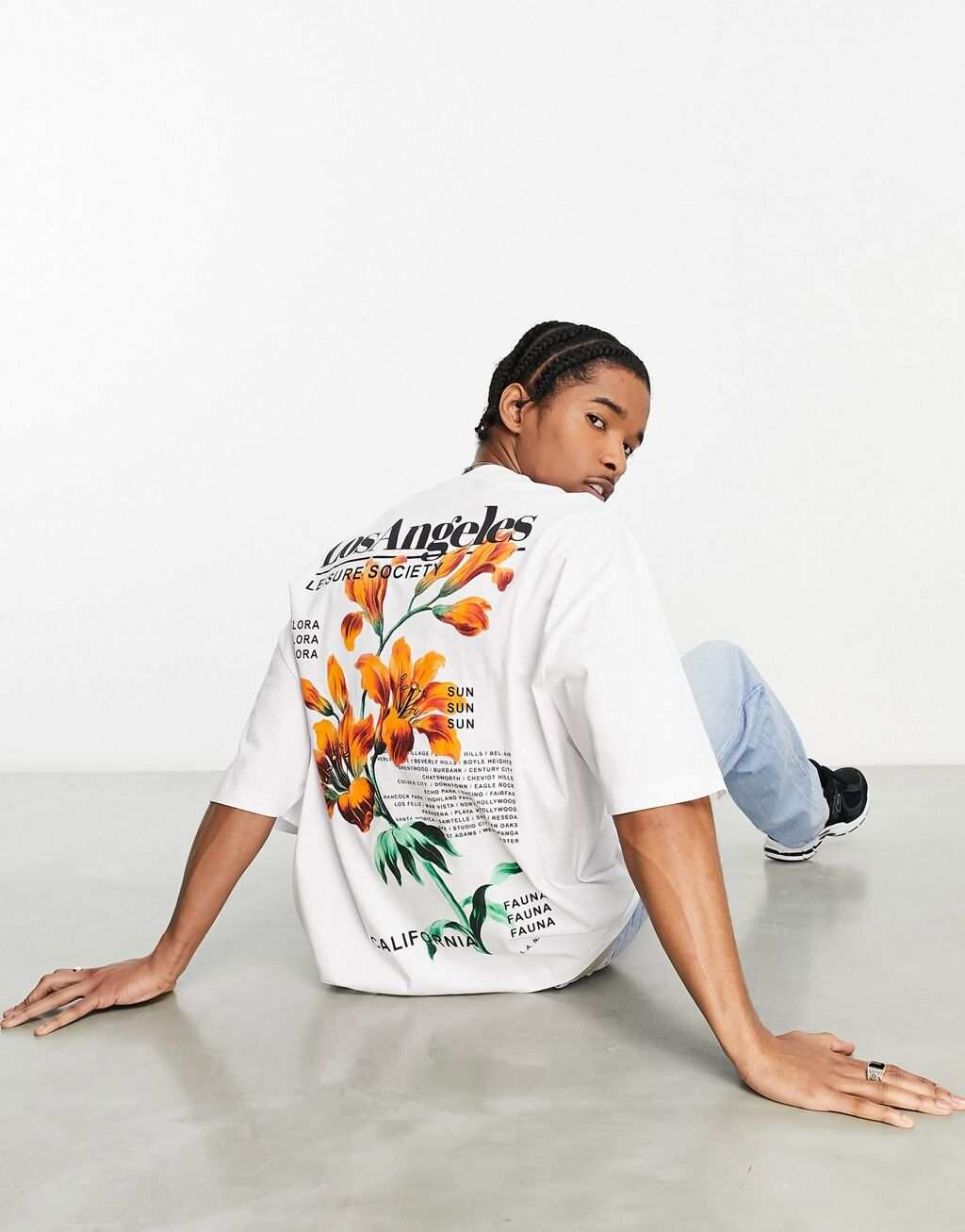 

Белая футболка оверсайз с цветочным принтом на спине и груди ASOS DESIGN