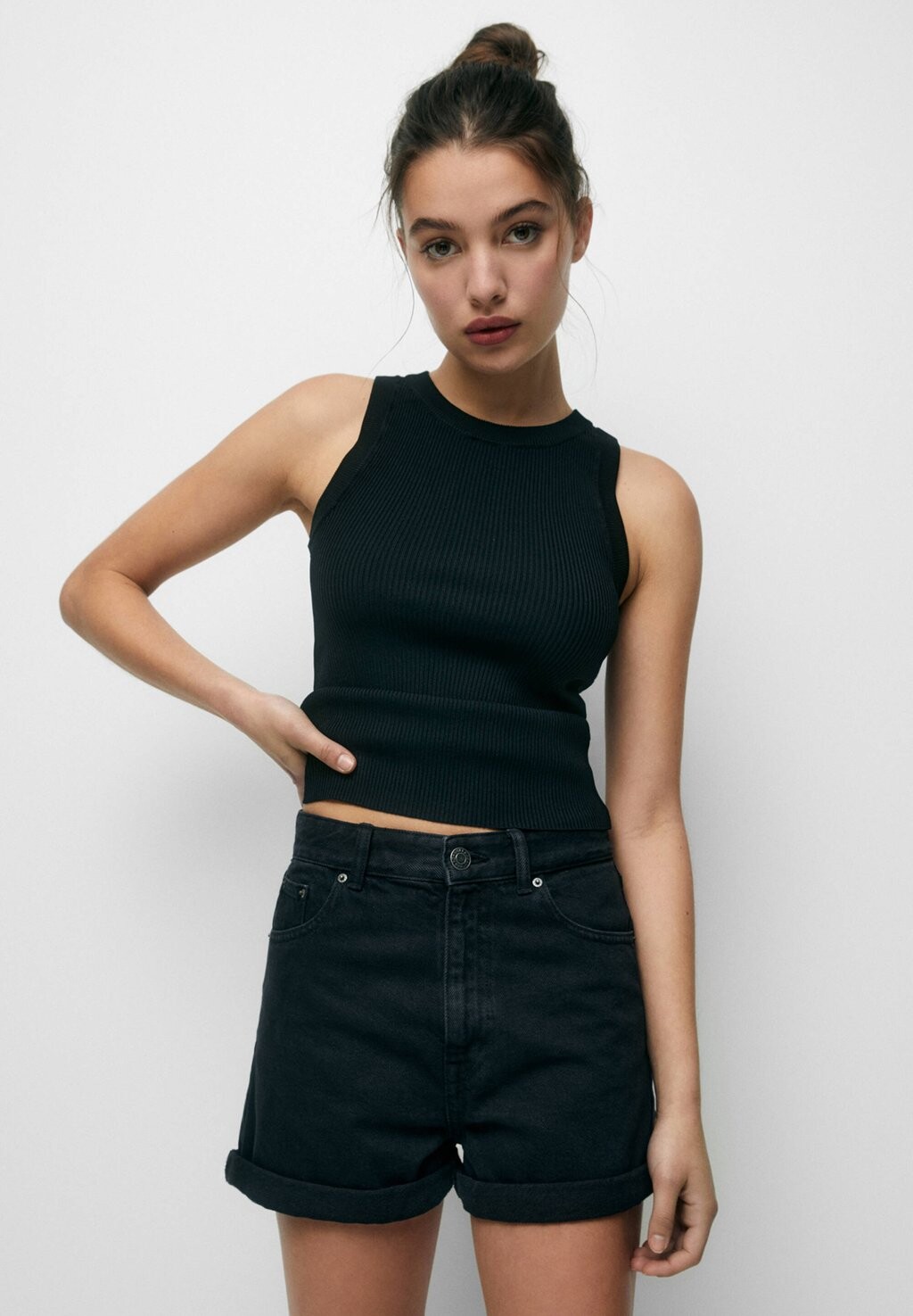 

Джинсовые шорты PULL&BEAR, черный