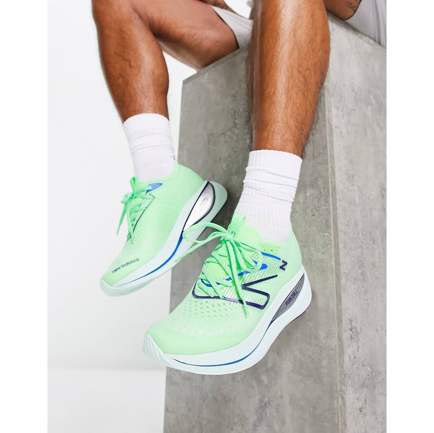 

Светло-зеленые кроссовки New Balance Running Supercomp