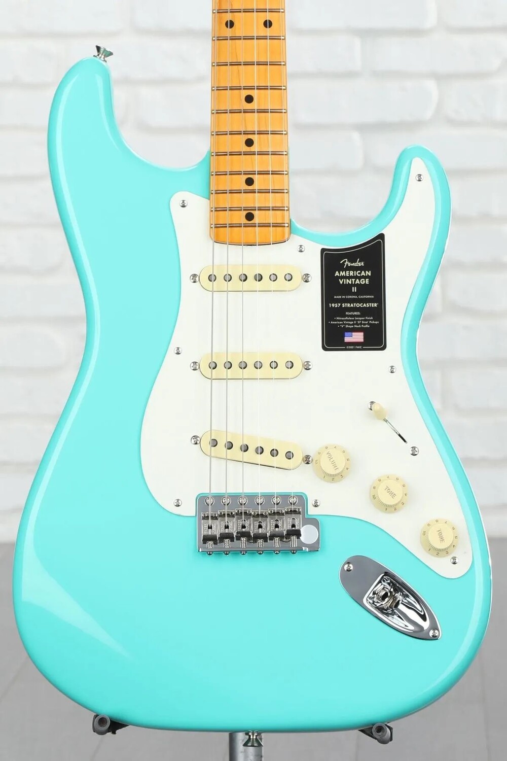 

Электрогитара Fender American Vintage II 1957 Stratocaster — цвет морской пены