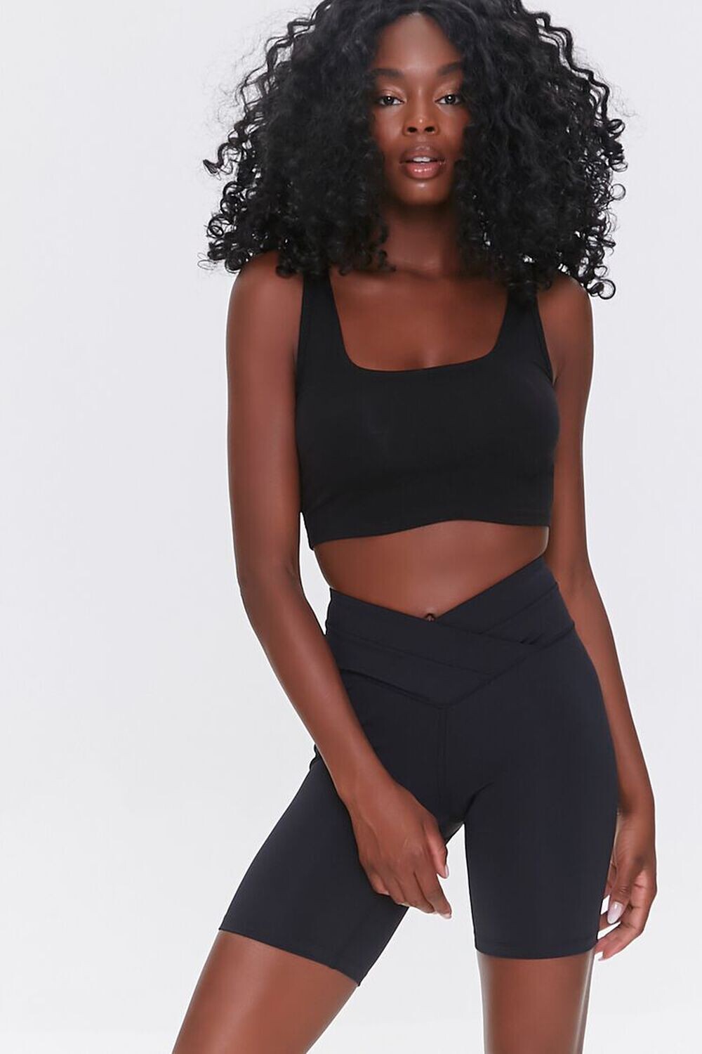 

Байкерские шорты Active со сборками Forever 21, черный