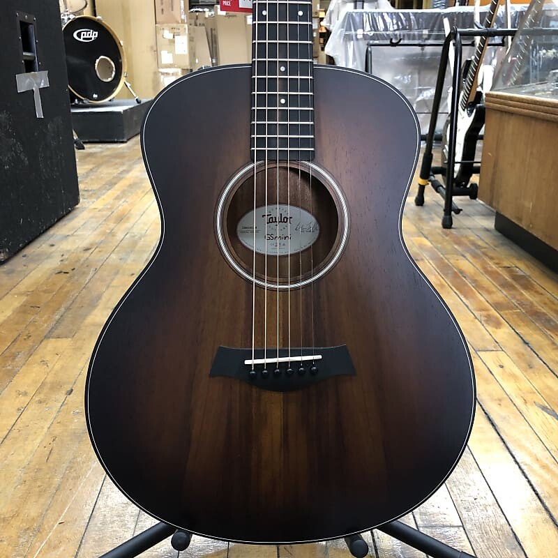 

Акустическая гитара Taylor GS Mini-e Koa Plus Acoustic-Electric Shaded Edgeburst w/Aerocase