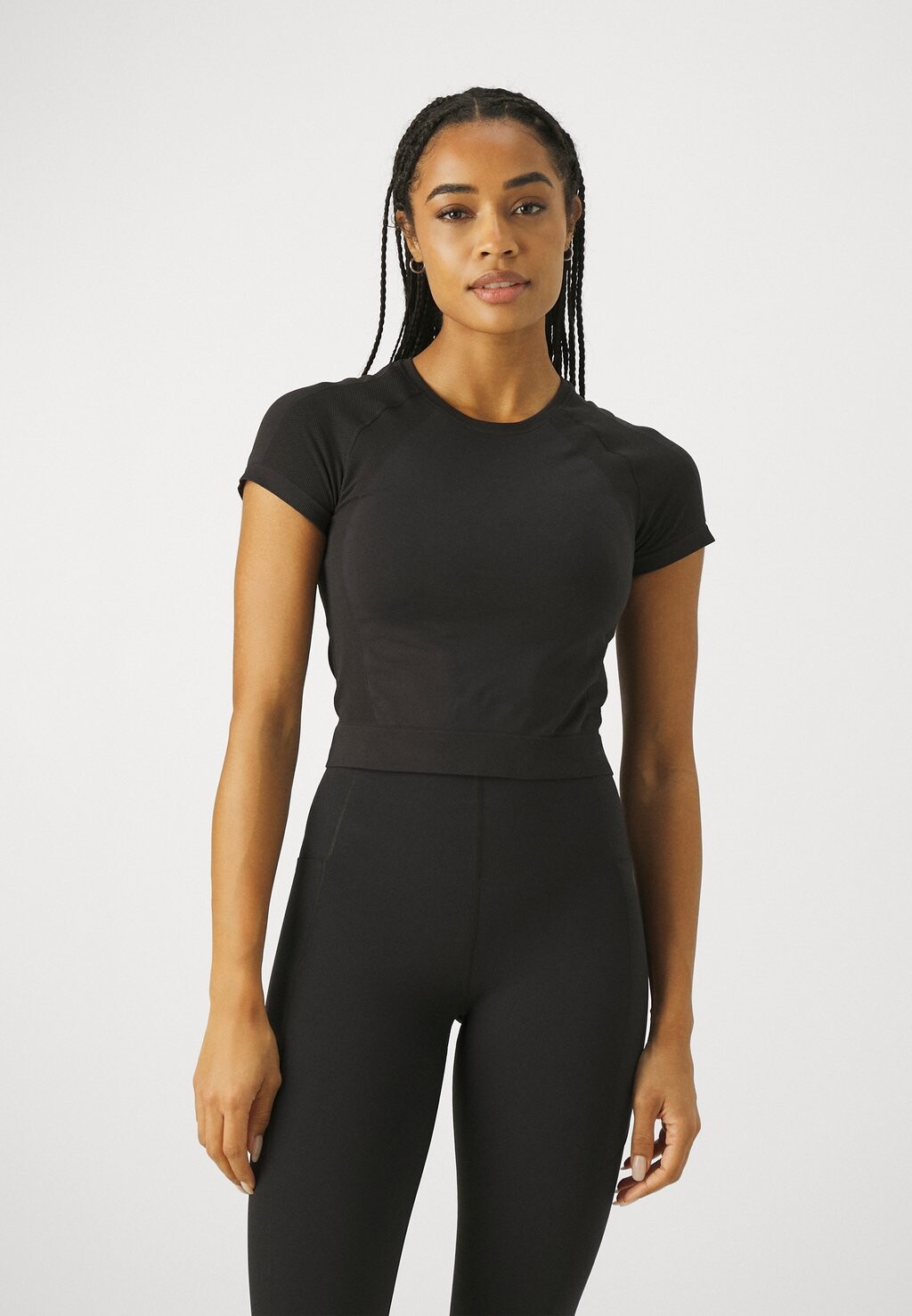 цена Спортивная футболка ATHLETE CROP SEAMLESS WORKOUT Sweaty Betty, цвет black