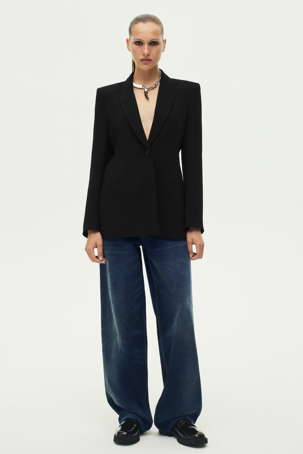 

Приталенный пиджак с мягкими плечами Zw Collection ZARA, черный