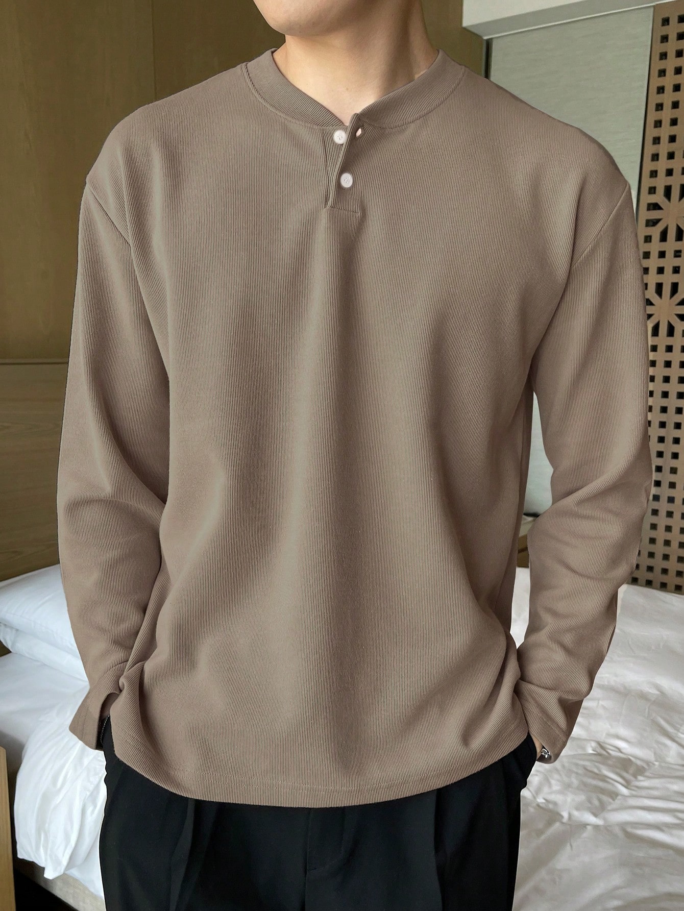 цена Мужская футболка DAZY с длинным рукавом и пуговицами спереди, кофейный коричневый