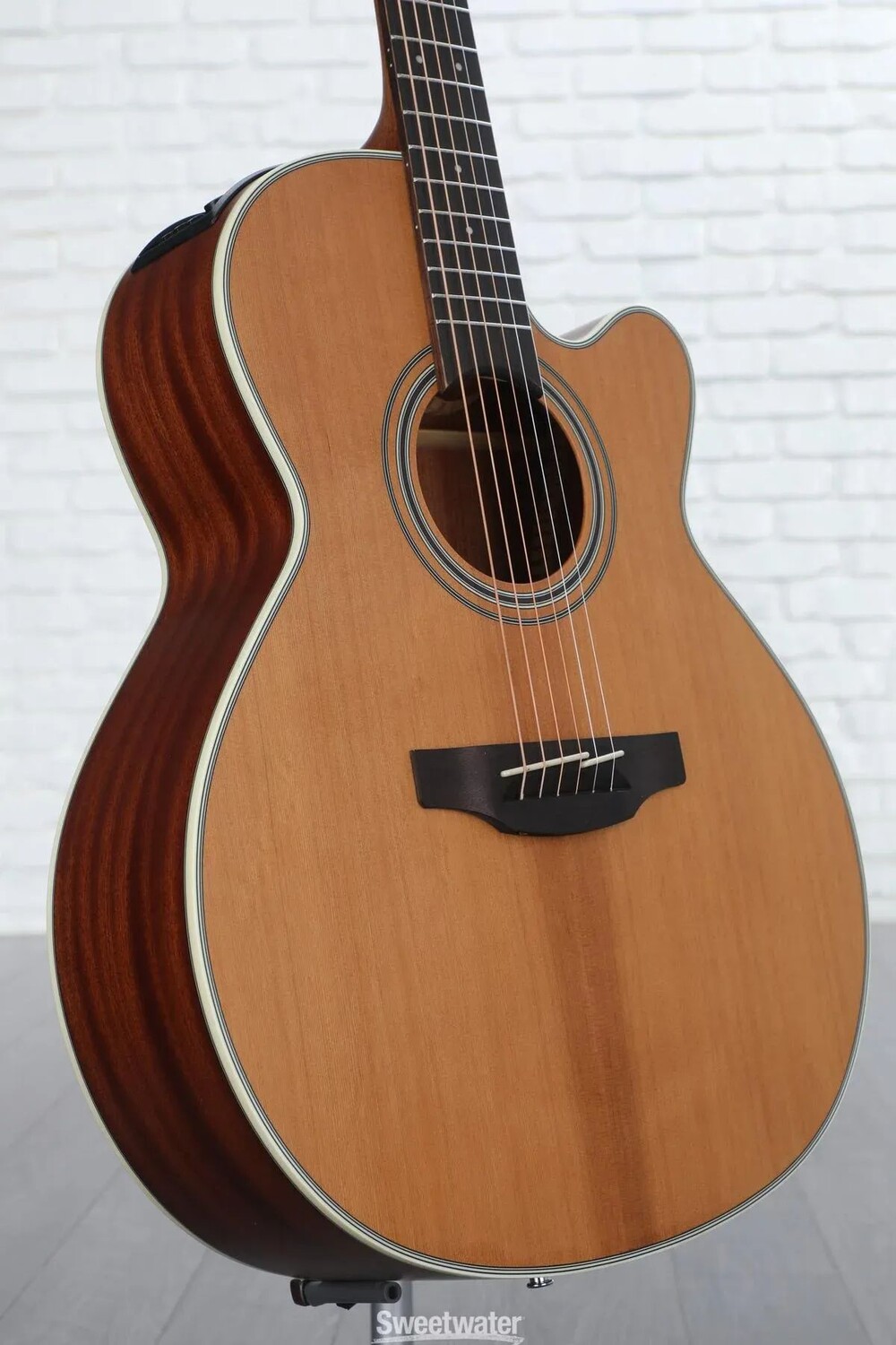 

Акустически-электрическая гитара Takamine GN20CE - натуральный сатин