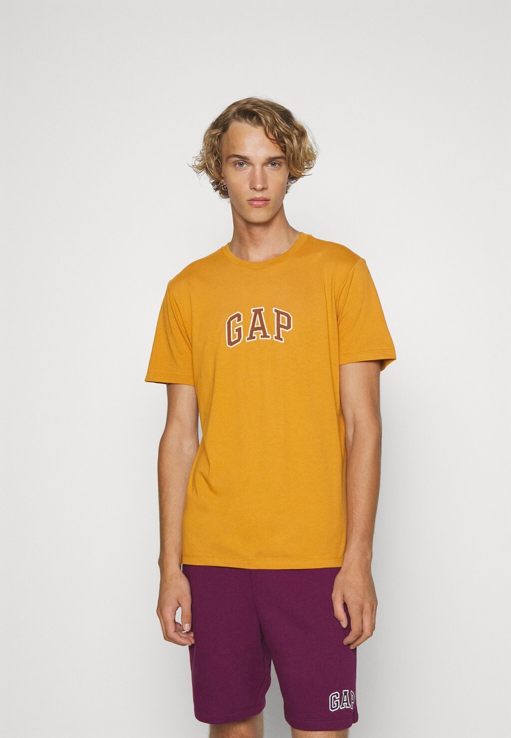 

Футболка с принтом GAP, тигровый глаз