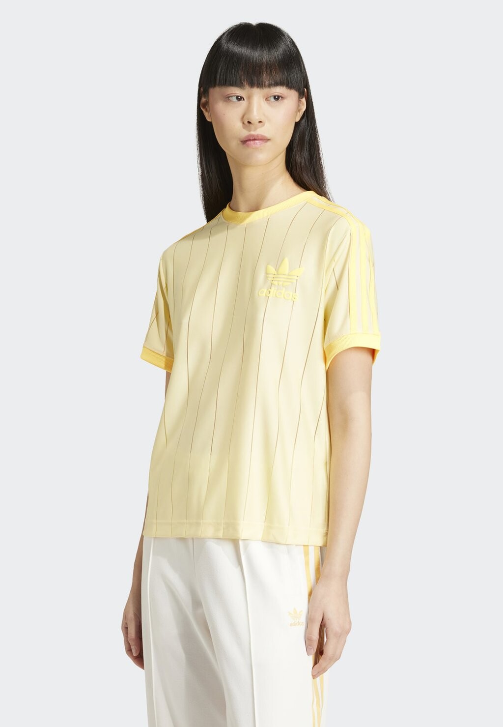 

Футболка с принтом SPORTS CLUB 3 STRIPE adidas Originals, цвет almost yellow