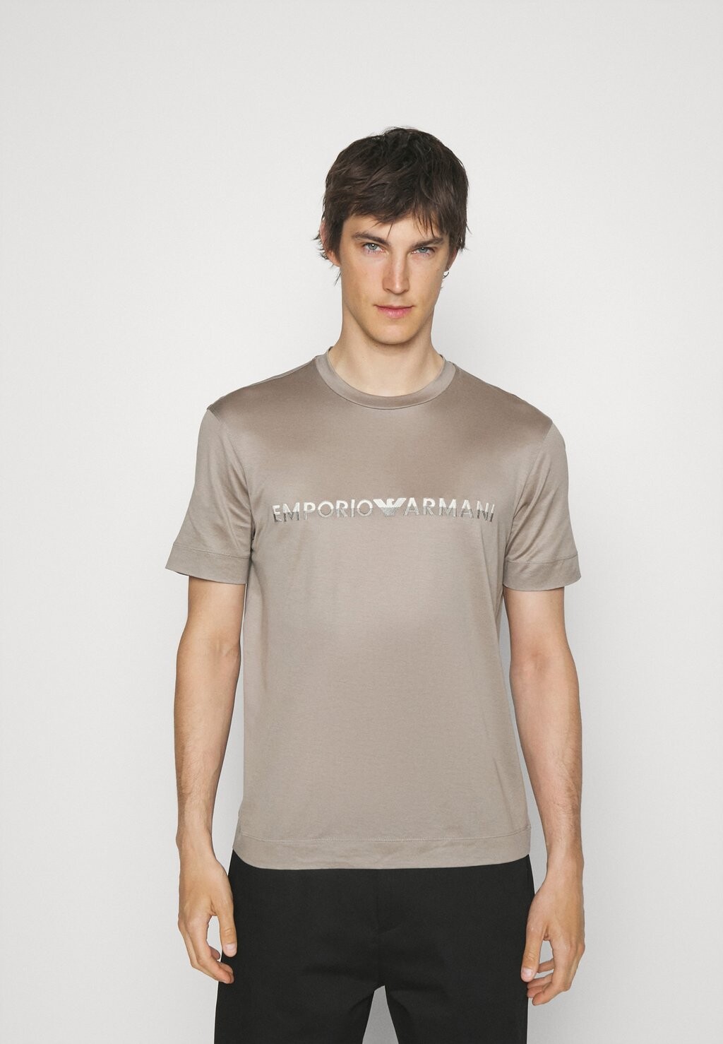 

Футболка с принтом Emporio Armani, серая