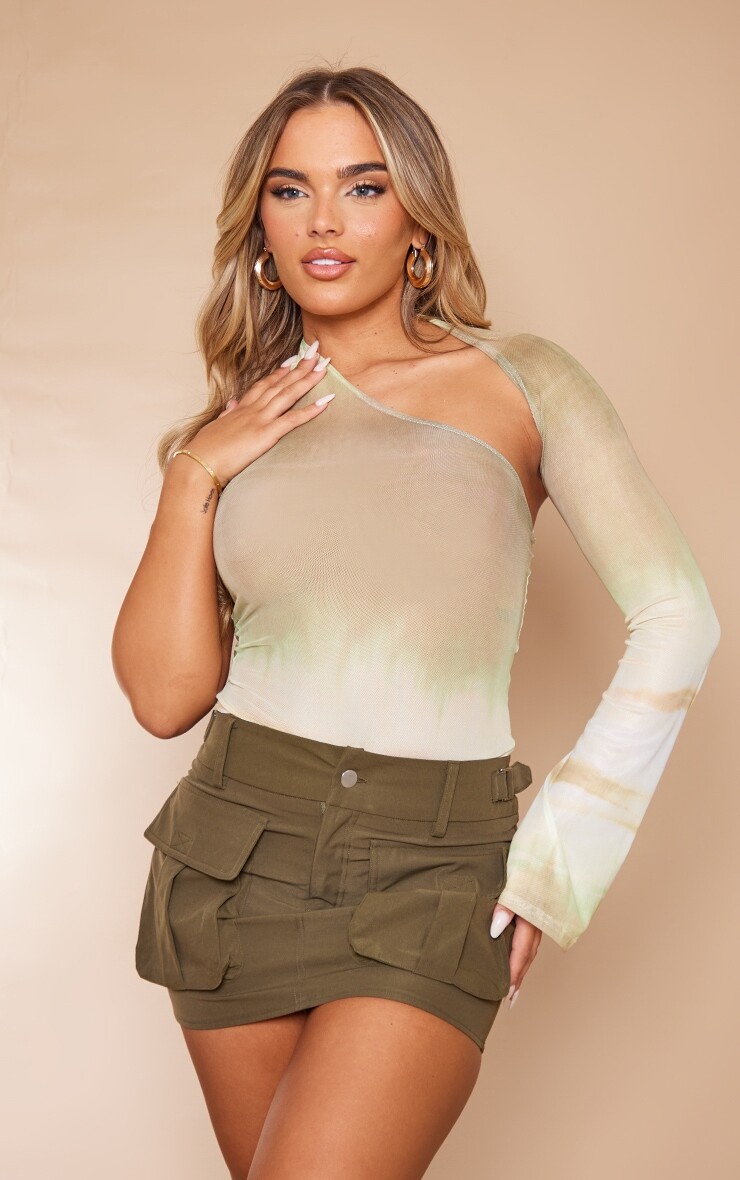 

PrettyLittleThing Зеленый сетчатый асимметричный боди на одно плечо с принтом