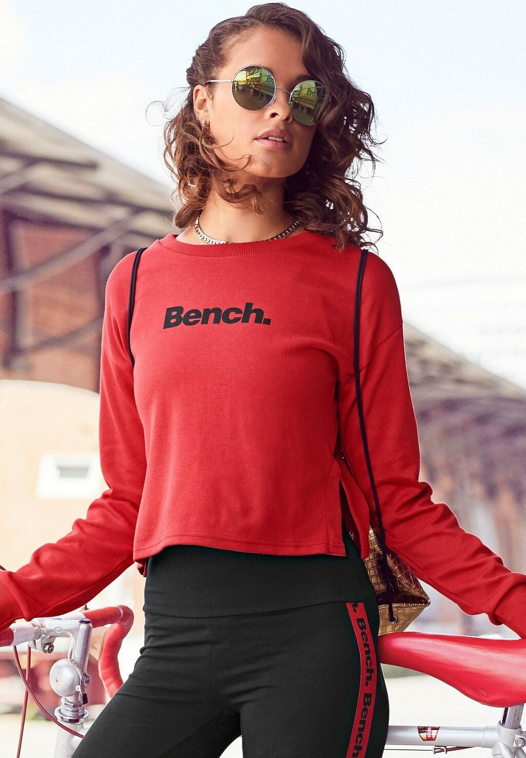 

Джемпер Bench