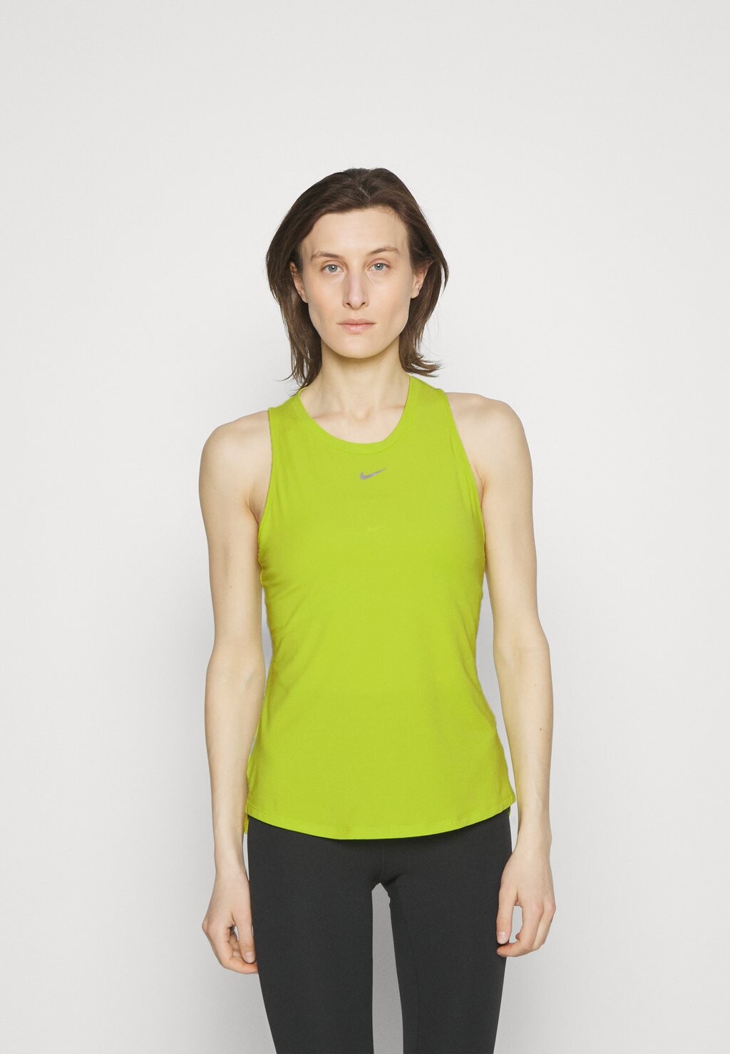 

Топ Nike