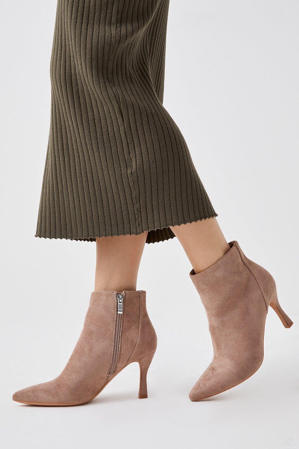 

Принципы: ботильоны Ophelia на остром среднем каблуке Dorothy Perkins, бежевый