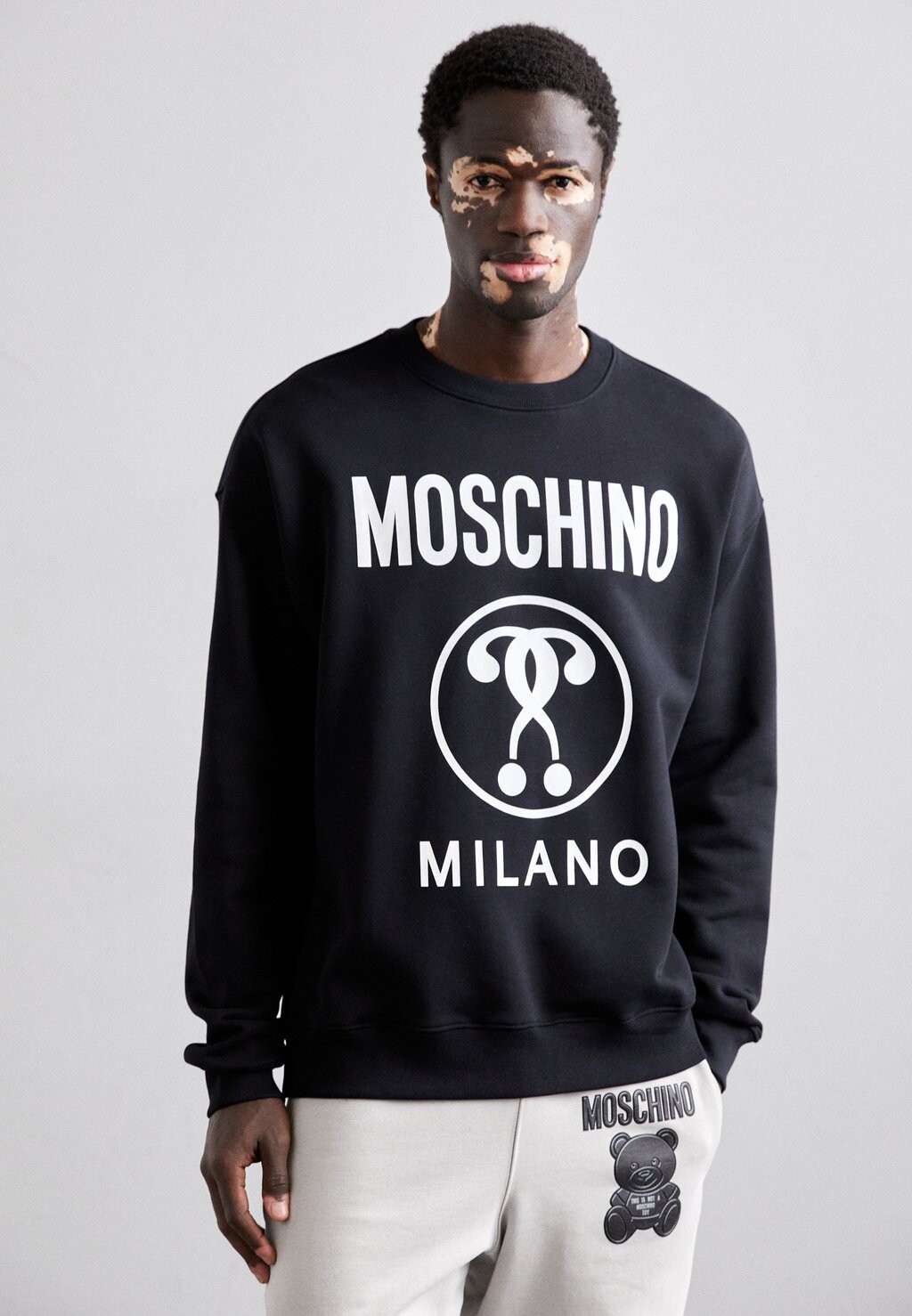 

Толстовка MOSCHINO, черный