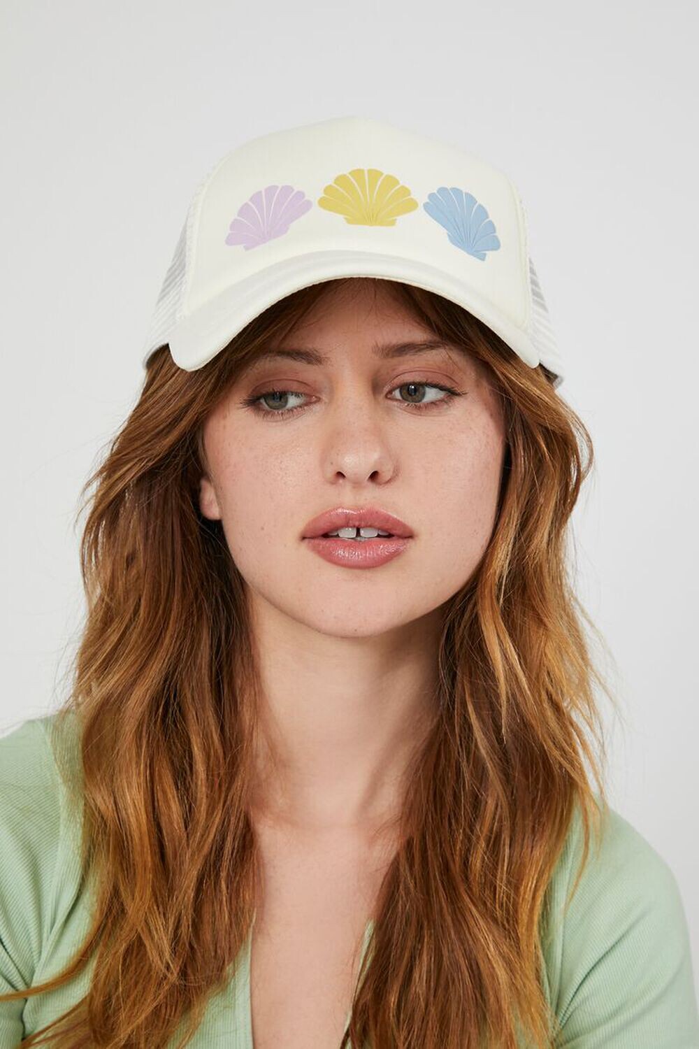 

Кепка дальнобойщика с рисунком ракушки Forever 21, белый
