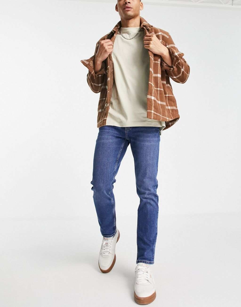 

Светло-голубые узкие джинсы Bershka