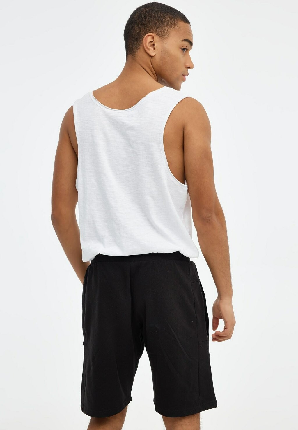 

Спортивные брюки Bermuda Deportiva Básica INSIDE, черные