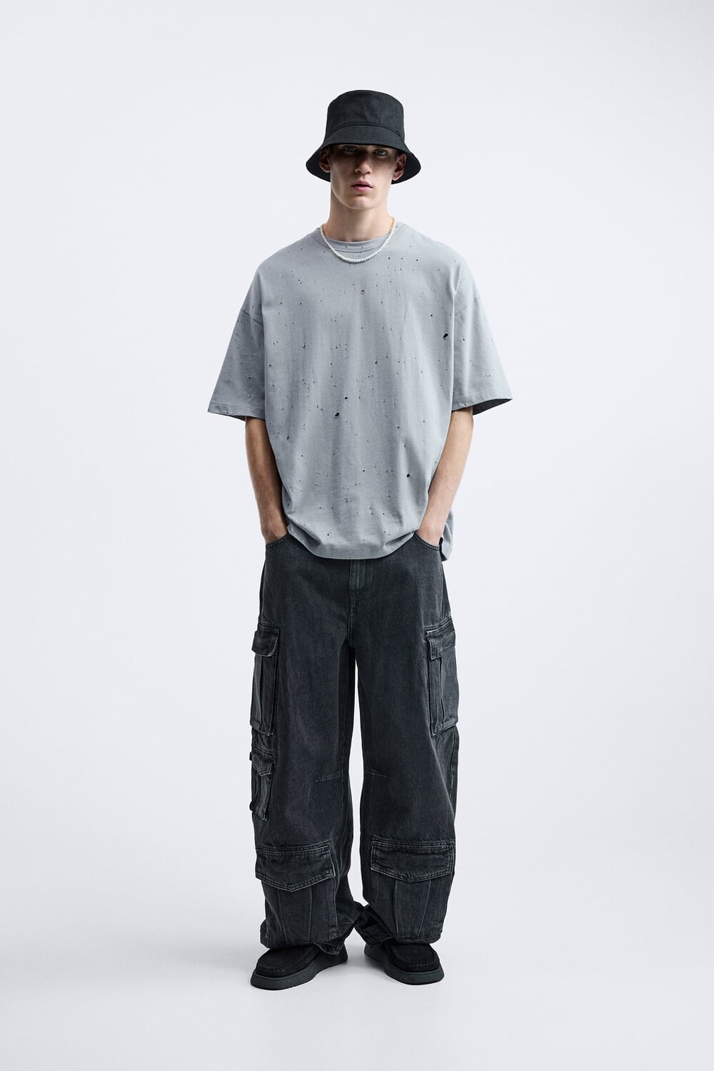 

Рваная футболка ZARA, серый