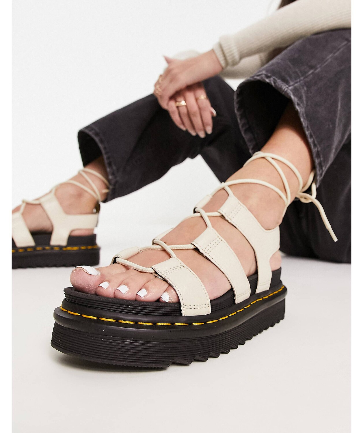 

Бежевые кожаные сандалии Dr Martens Nartilla