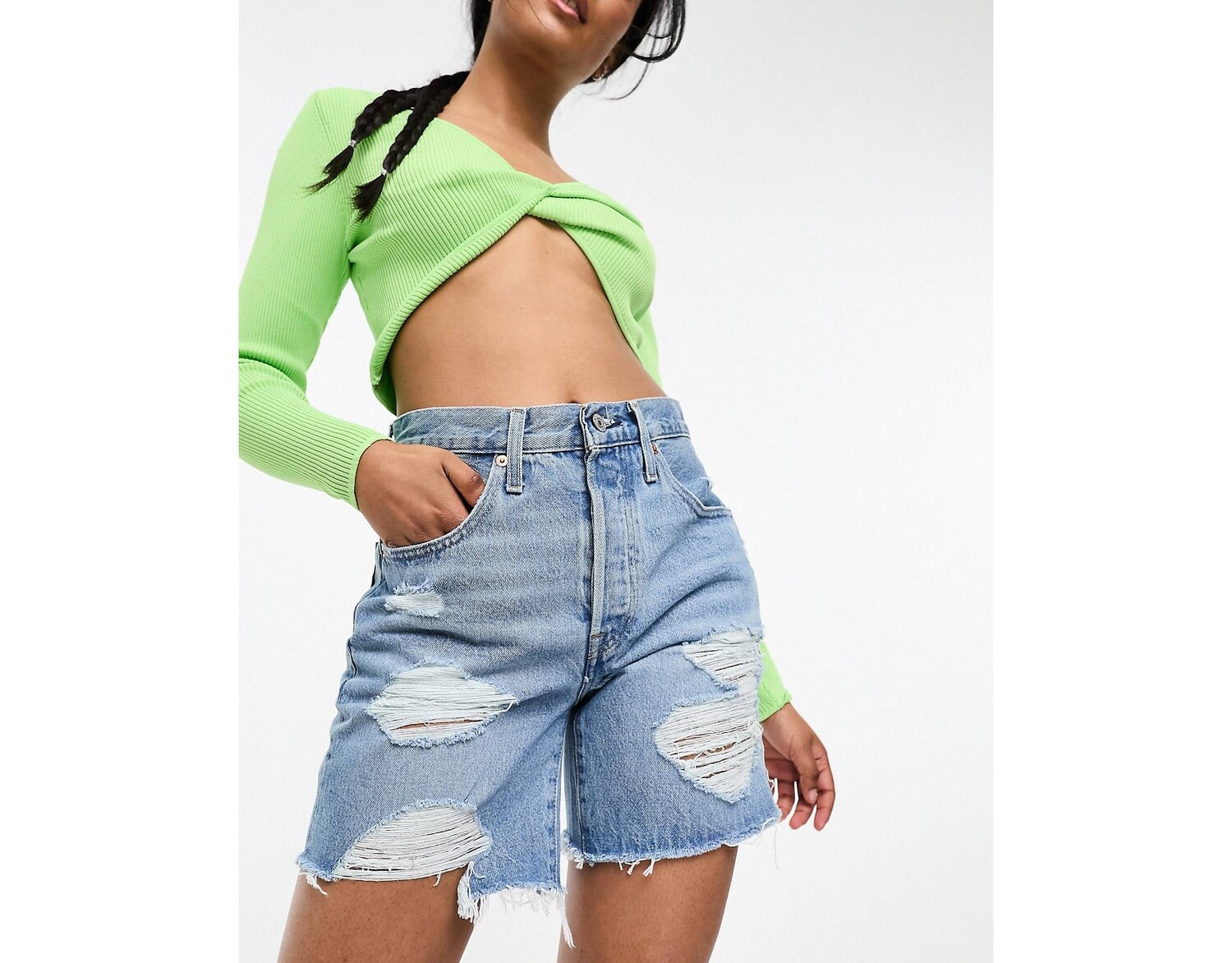 

Джинсовые шорты Levi's 501 светло-голубого цвета с эффектом потертости