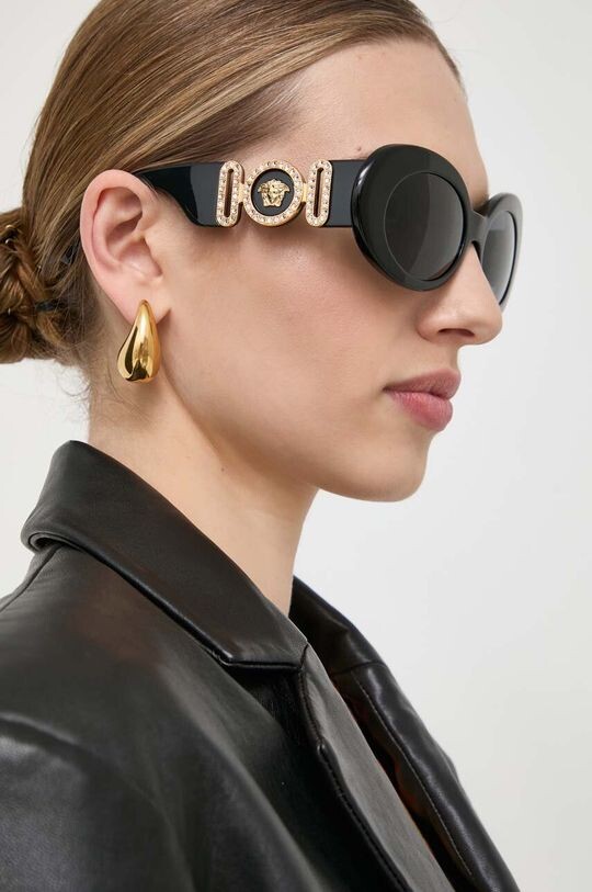 

Солнечные очки Versace, черный