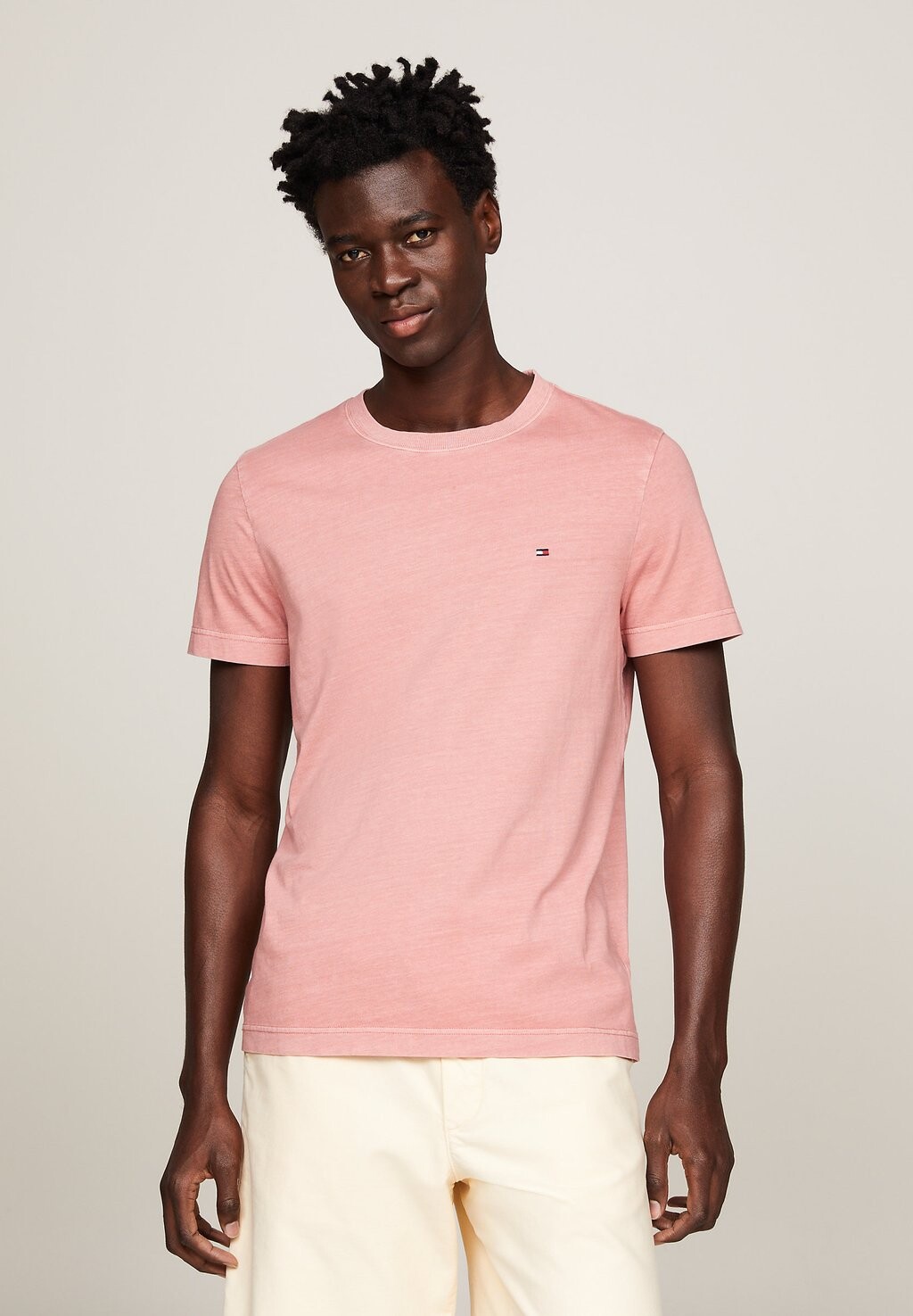 

Футболка базовая GARMENT CHEST FLAG Tommy Hilfiger, цвет teaberry blossom