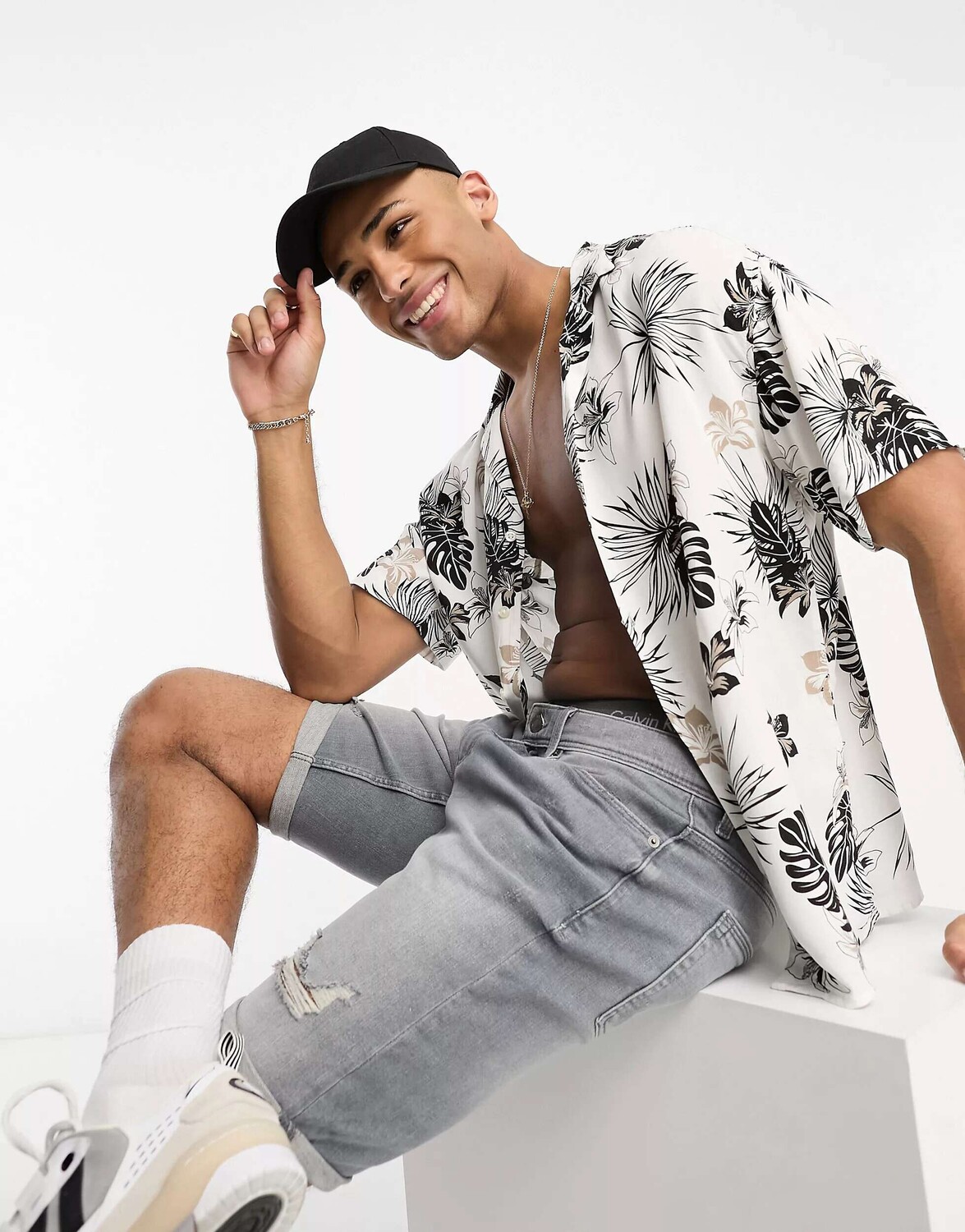 

Белая рубашка с короткими рукавами и цветочным воротником Jack & Jones Originals